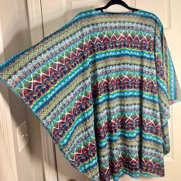 NWT. Susan Graver poncho style Top size 3X. Poncho. Green, blue, red - Picture 10 of 10